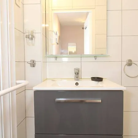 T2 Avec Clim, Parking Et Wifi - - Fr-1-553-241 *